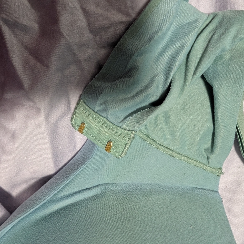 Victoria’s Secret Love Cloud Smooth Wireless Push-Up Plunge Bra Sage Green 38C - Picture 9 of 13